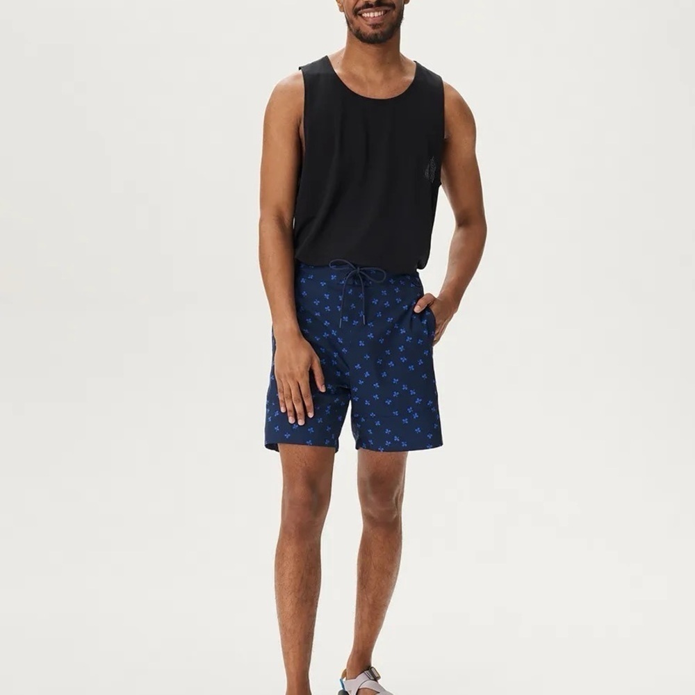 New Outdoor Voices Navy Blue Clover SolarCool 6" Inseam Beach Boardshorts Swim S